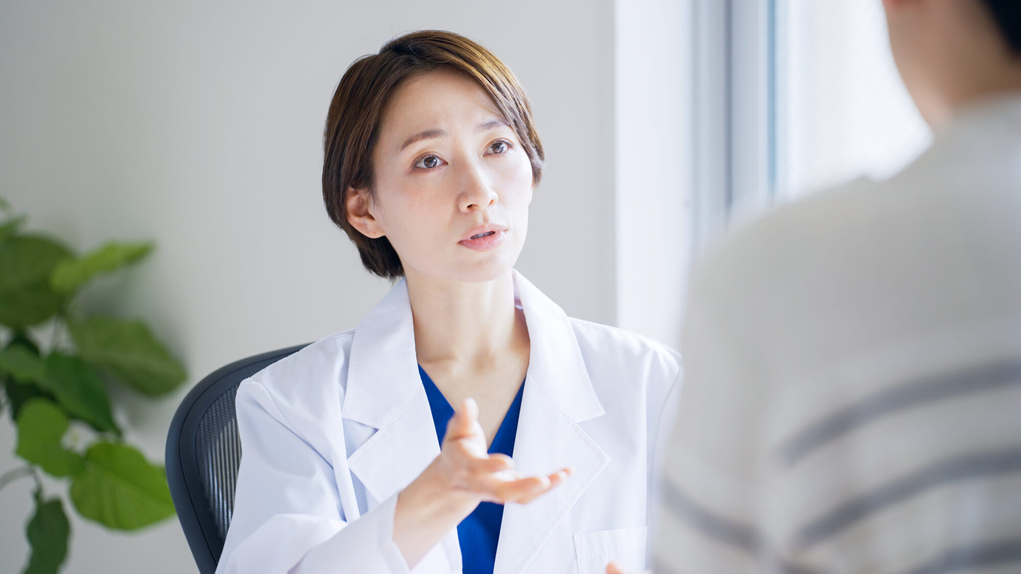 額の整形施術の目的