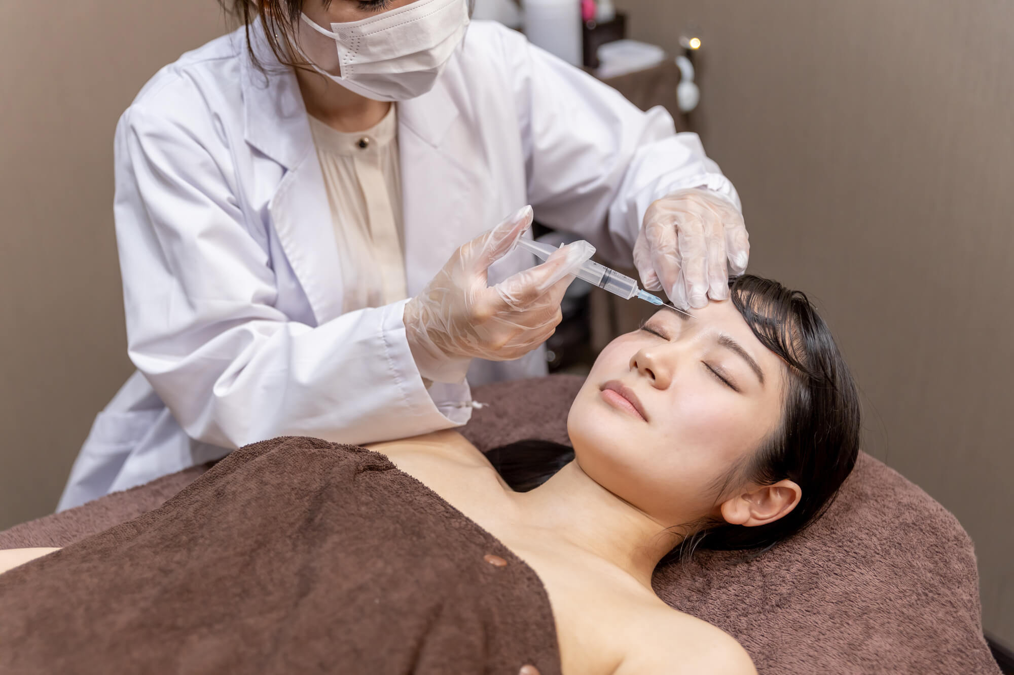 【部位別】顔の脂肪注入のダウンタイムで起こり得る症状