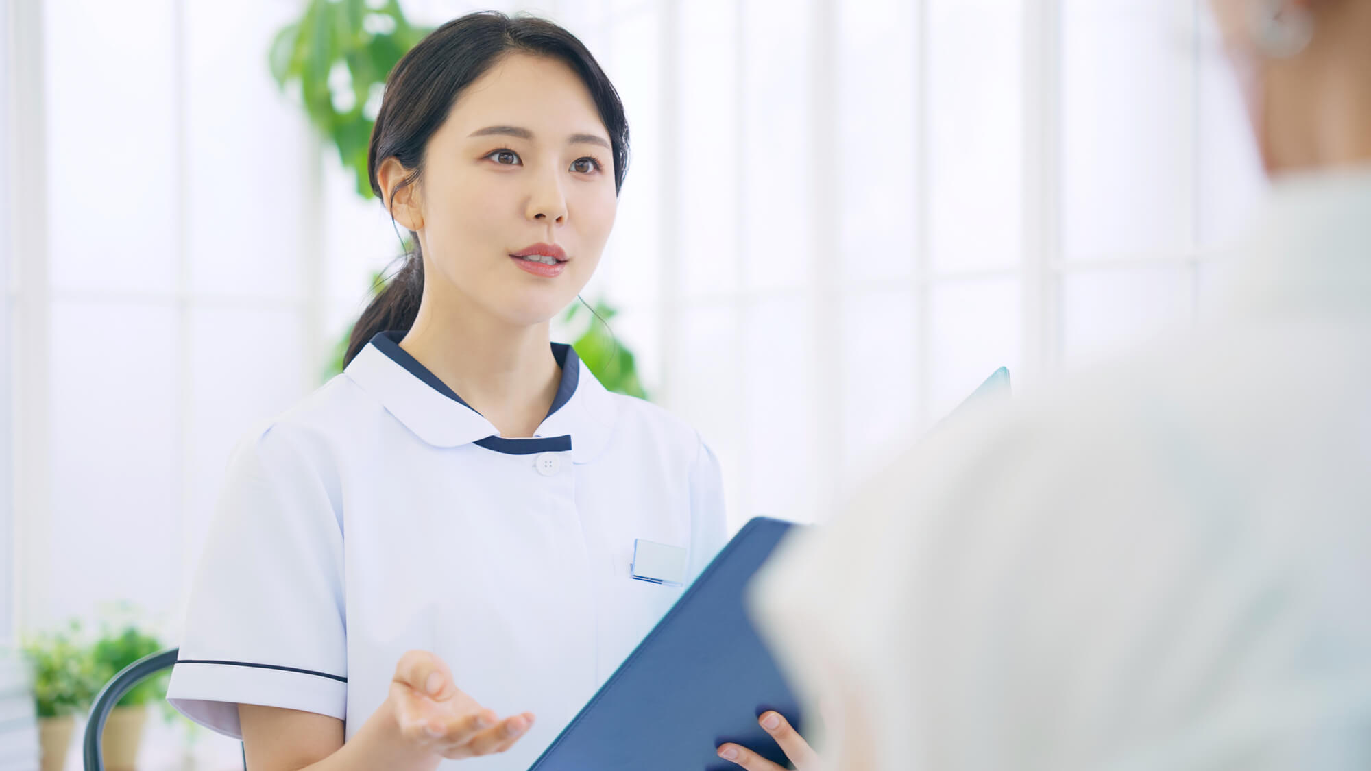50代の顔の脂肪注入で起こり得るダウンタイムと経過